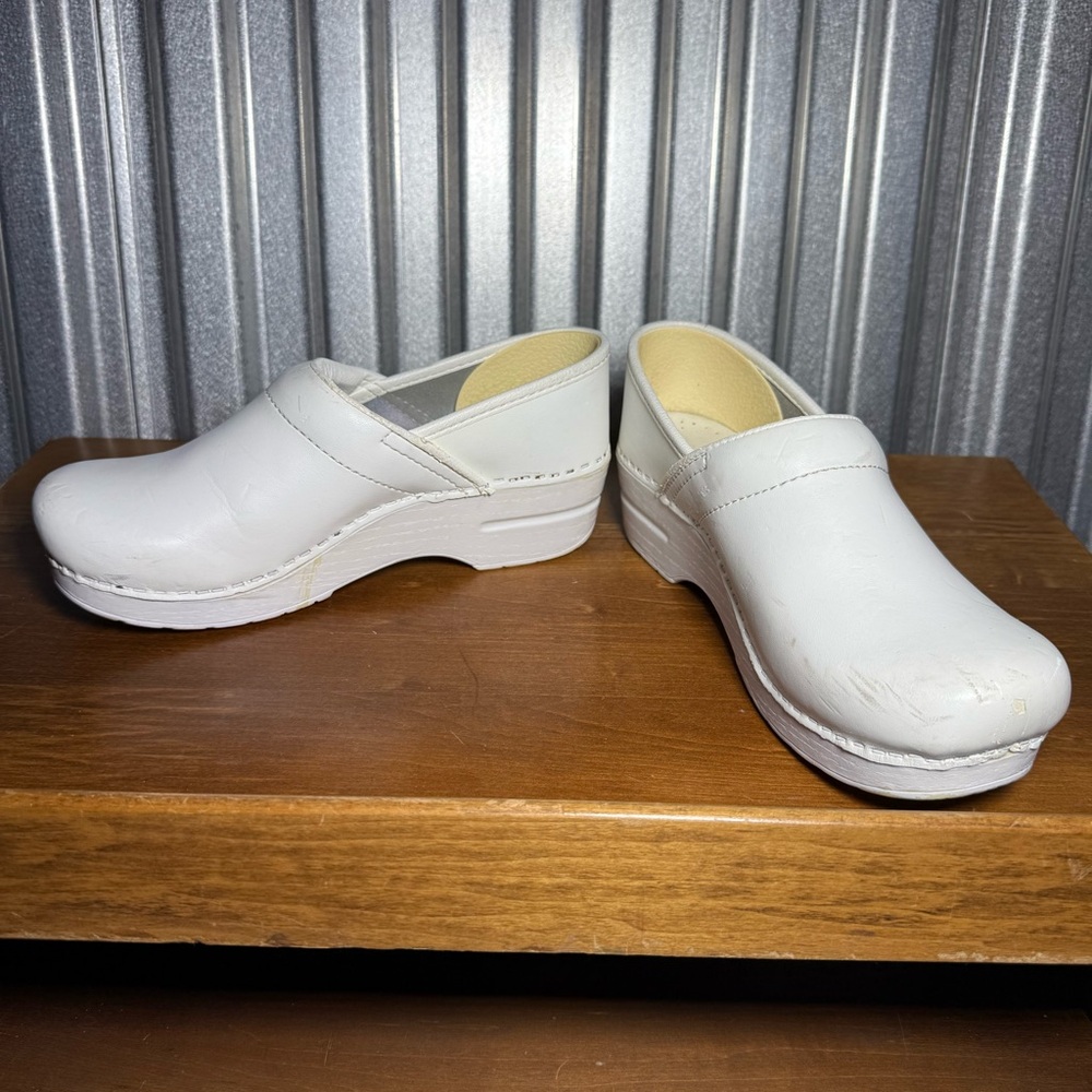 White Leather Dansko Clogs Size 39 New With Defects, No Box, Professional, Nurse - Picture 5 of 12